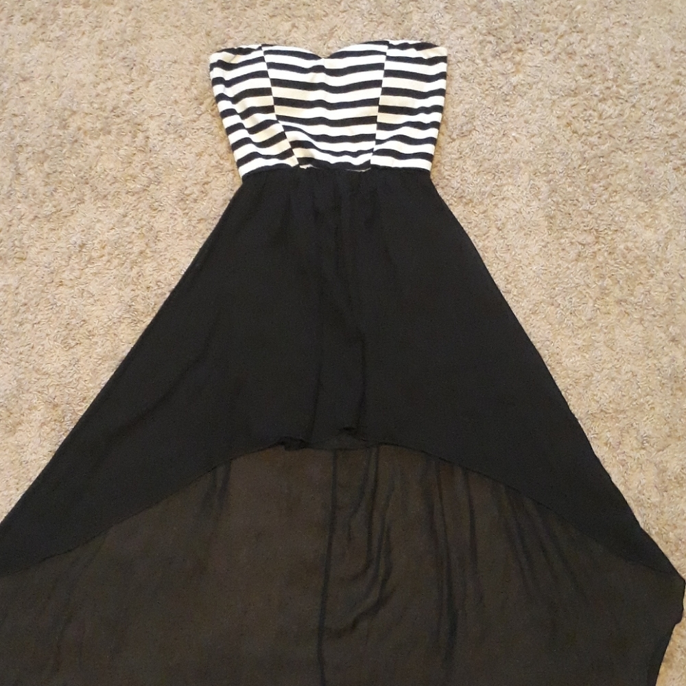 Black and White Sleeveless Dress